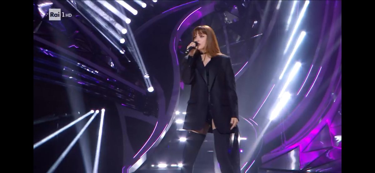aleferaz's tweet photo. I DUECENTOMILA CHILI DI F PESANTISSIMA DI ANNALISA #Sanremo2024 https://t.co/Y23VnfxZYv