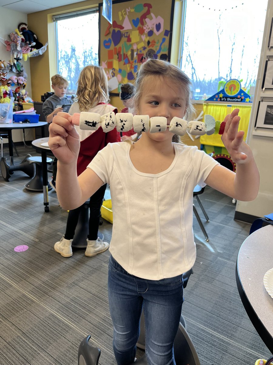 EPiC_StudioK's tweet photo. T&amp;T Tuesday (Travis and Taylor) celebrated with friends make my friendship bracelet snacks @taylorswift13 @tkelce @Chiefs @LIBERTYSCHOOLS @EpicElementary @TorresEpic2nd @KatieEllis208 https://t.co/R06uoEnKQF