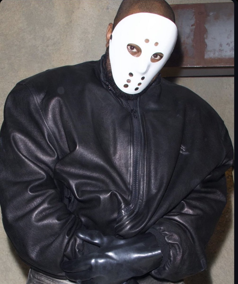 DondaTimes's tweet photo. Tickets for Ye’s Vultures listening party in Chicago are SOLD OUT in 7 minutes https://t.co/YU0apLFO20