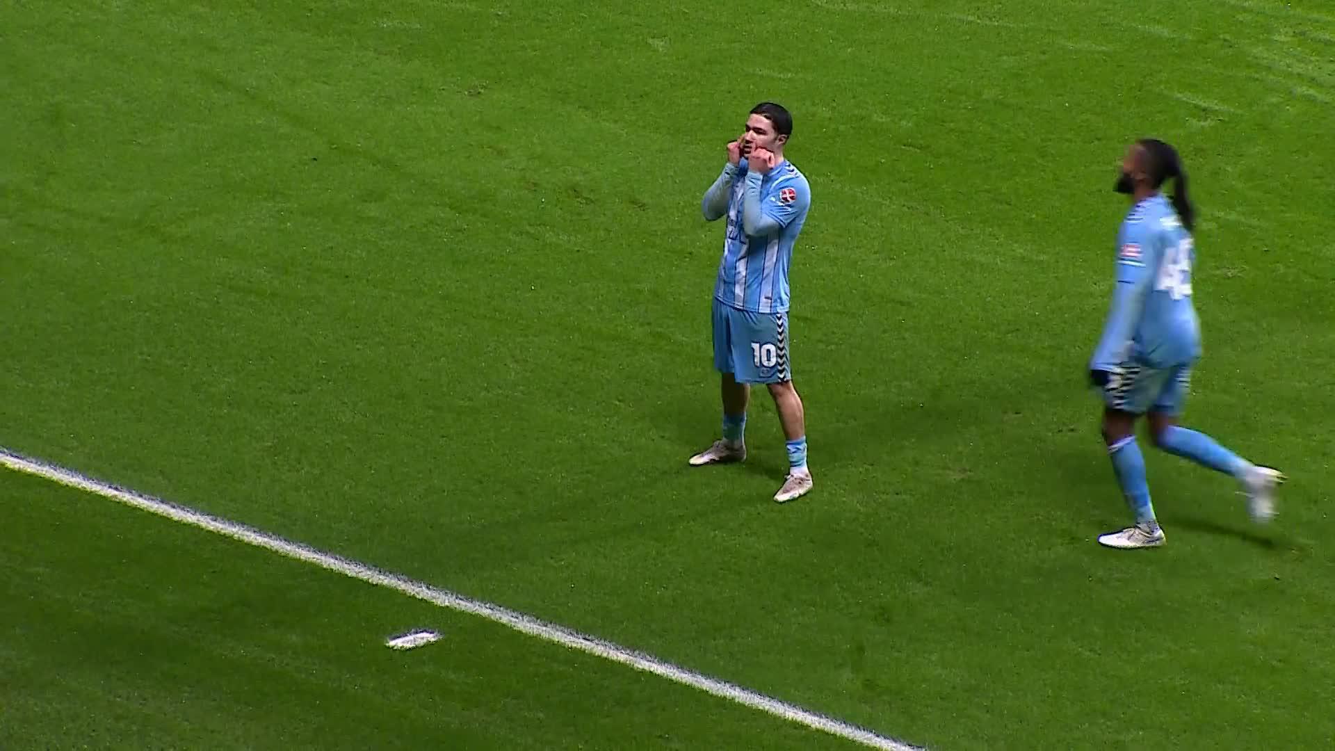 Stop him if you can ⛔️@Coventry_City's Callum O'Hare weaves into the box before finishing with finesse 💫