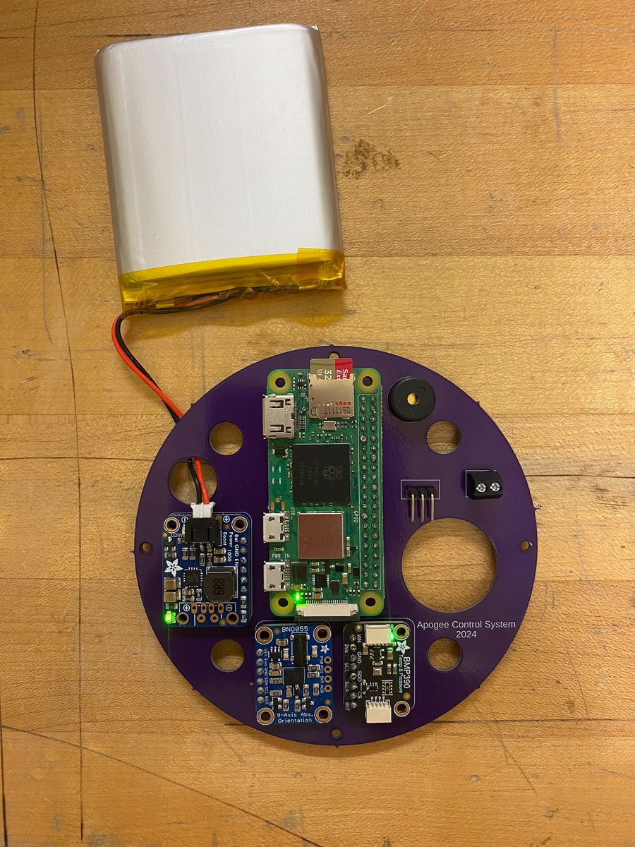 ZForgottenn's tweet photo. A mini-SpaceX’s born today. https://t.co/OJUXwsV6EP
