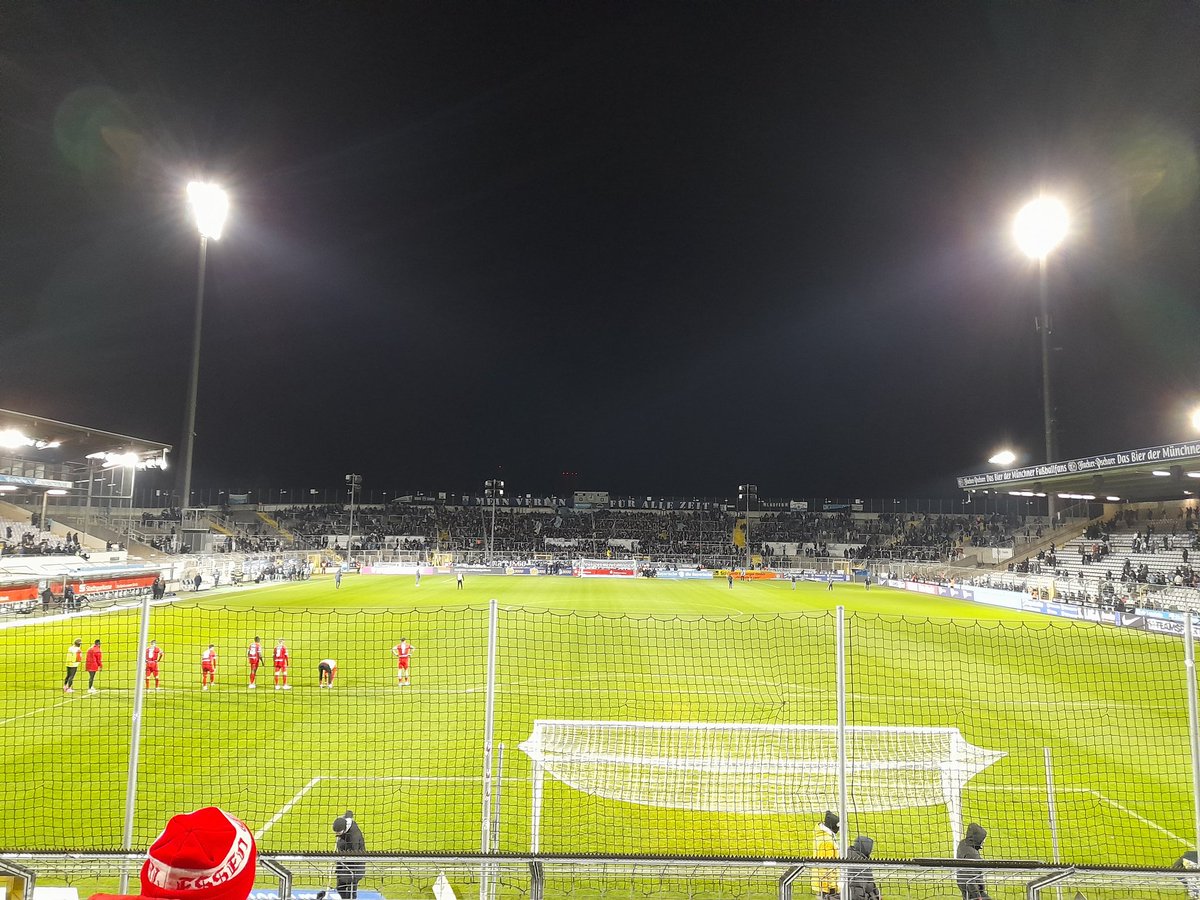 kriki1983's tweet photo. RWE mal wieder RWE... Aber ! Auf Giesings Höhen atmet man noch Fussball. Nostalgie pur! #60rwe https://t.co/6438yFwZbw