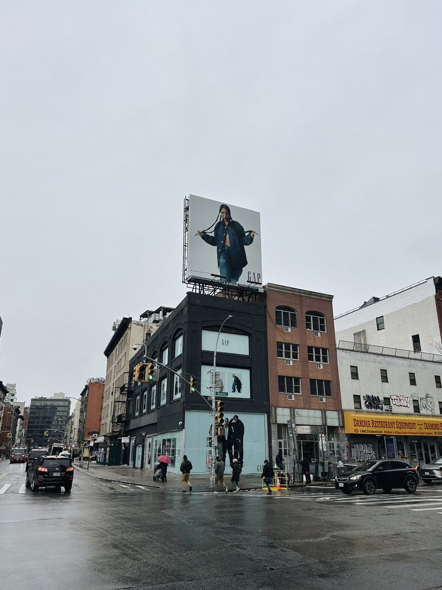 ad4mshl's tweet photo. NYC for the week 🍎 https://t.co/8WO34cPPqN