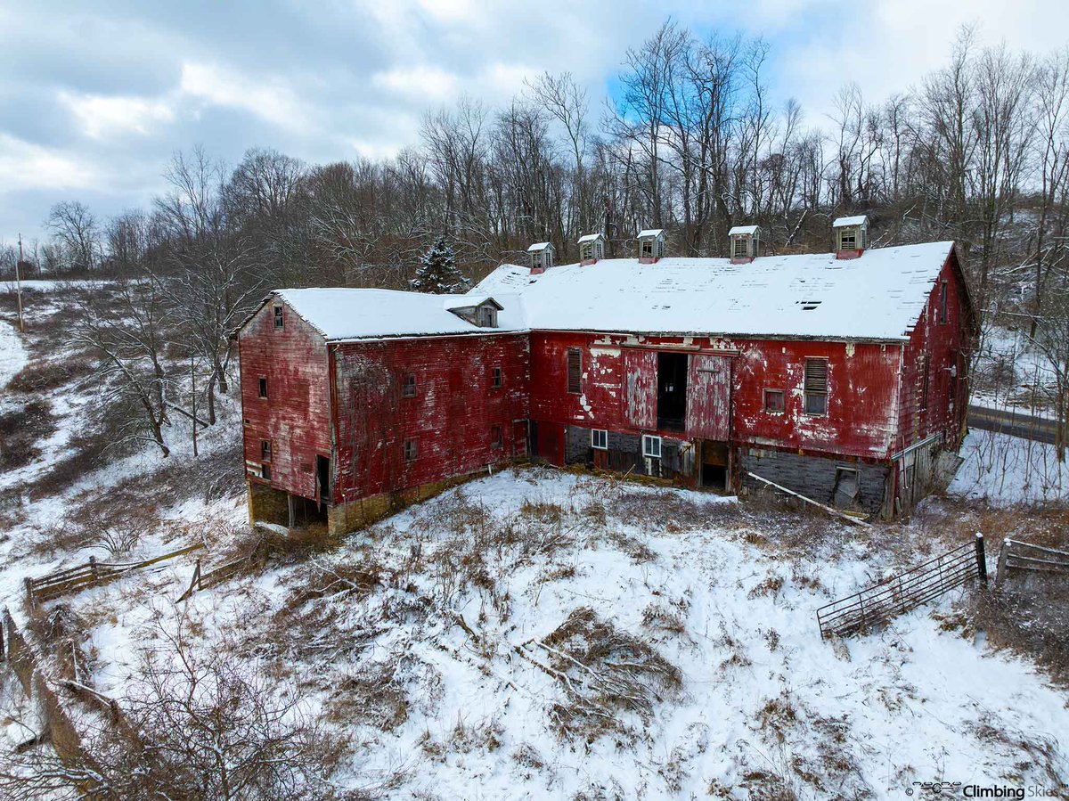 Climbing_Skies's tweet photo. An abandoned structure on the snow-covered outskirts of Enon Valley, PA. 

"There are places. Abandoned places. Forgotten places. These are the places I like to be." - Dawn Kurtagich
#photography #Pennsylvania #abandonedplaces #forgotten #outdoors #uniqueviews #explore #winter https://t.co/if9HVjgLfC