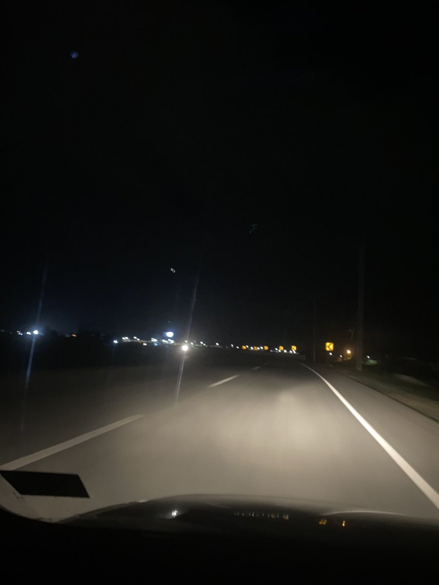 LeonardoMoroc15's tweet photo. @CNEL_EP @servicioscnelep sector vía salitre cerca del km 15 no funciona los postes de alumbrado por varios meses, en sector es peligroso en las noches y existen varias urbanizaciones cerca del sector https://t.co/Et4Xx77N0l