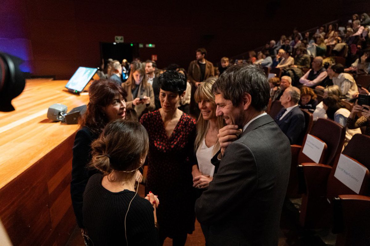 "Recuerda bien que no hay rumor que me defina,
todos me llaman Palestina y todavía sigo en pie."

El artista <a href="/Marwanmusica/">Marwán</a> ha puesto música y voz al drama humanitario que se está viviendo en Gaza en una canción para recaudar fondos para la <a href="/UNRWAes/">UNRWA.es</a>.