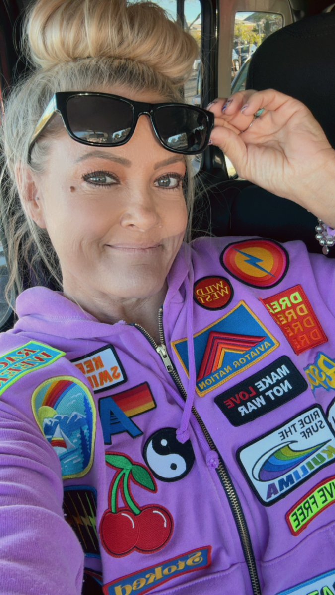 AprilHaley1973's tweet photo. @AviatorNation I 🩷 My New Zip Hoodie #aviatornation #manhattenbeach 😍 https://t.co/VRVwCIQ7f8