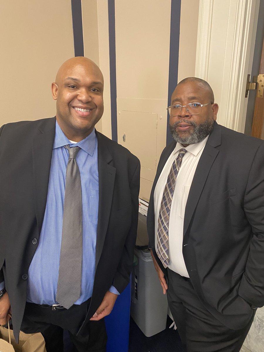 Taking the #LevelUp movement for #BlackLearnerSuccess to our nation’s capital. #GotChucks? <a href="/Iamkeithcurry/">Dr. Keith Curry #EquityAvengers #RealCollegePrez</a> <a href="/HCMStrat/">HCMStrategists</a> <a href="/DrDarrylVHill/">Dr. Darryl Hill</a>