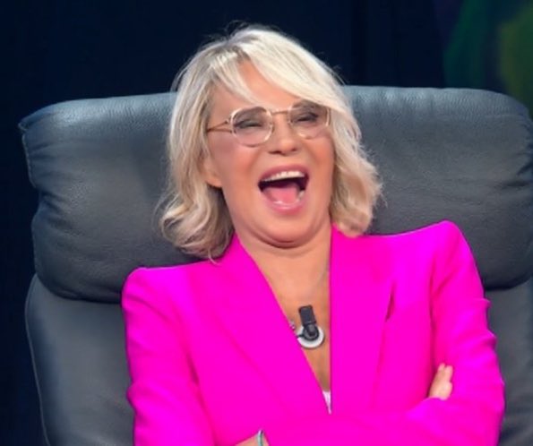 signofliam's tweet photo. GIOVANNA CHE SI ALZA IMMEDIATAMENTE PER BACIARE MENGONI TI CAPISCO ECCOME #Sanremo24 https://t.co/14qxylGvNf