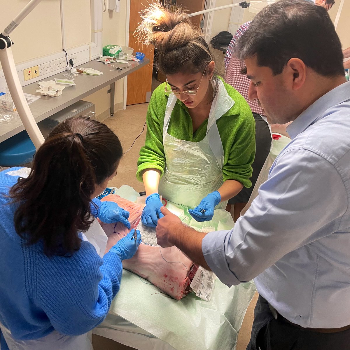 ctsurg_em's tweet photo. Disorders of the Diaphragm and Chest Wall @NUH_CS 🫁 
🔹Lectures from Thoracic and Plastic Surgeons 
🔹Diaphragm Wetlab: plication, hernia repair, trauma 
🔹 Chest Wall Wetlab: mesh-bone cement sandwich 
🔹 @DePuySynthes MatrixRIB fixation system, Titanium sternal fixation system https://t.co/abLTdOcSiU