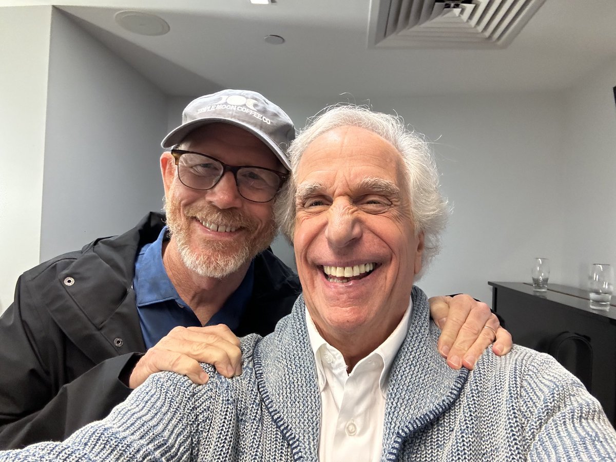 hwinkler4real's tweet photo. LIFE! As the WORLD turns ⁦@RealRonHoward⁩ came to my book event in Sydney Australia. SO exciting for everyone !!!! https://t.co/qlKl9yT1J9