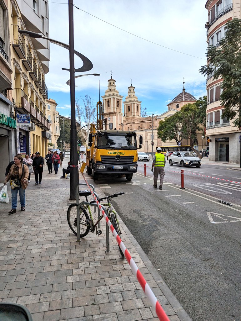NucleoYa's tweet photo. Ya empiezan las catas para el parking de C/Floridablanca. 
¿No existe ya uno totalmente infrautilizado a 100m?
Lo que se necesita es sacar los coches del centro, no meterlos. 
#NoParkingFloridablanca https://t.co/G2QmQDGqWs