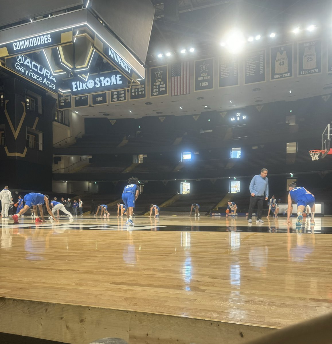 RandallWebb950's tweet photo. Let’s bounce back and get the W! #BBN https://t.co/9wQnTvxuFe