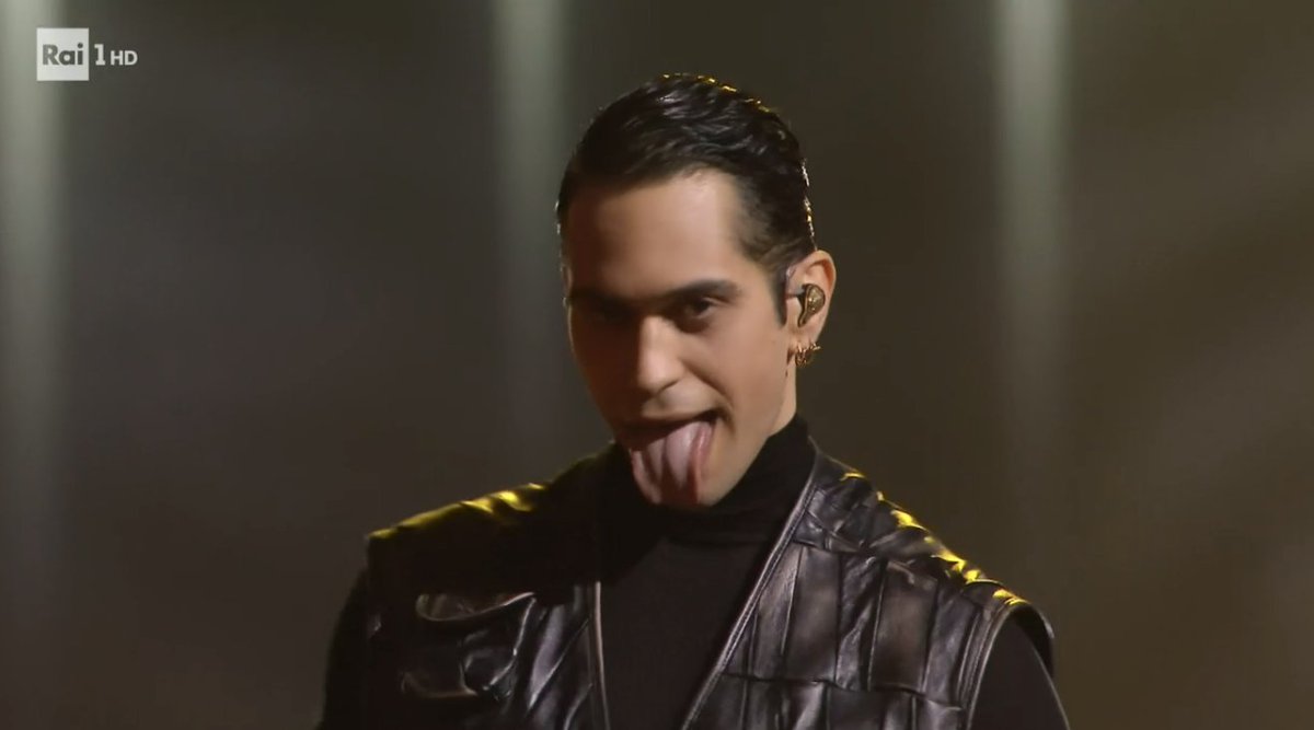 trash_italiano's tweet photo. #SANREMO2024 https://t.co/PhwfSQ8RUJ