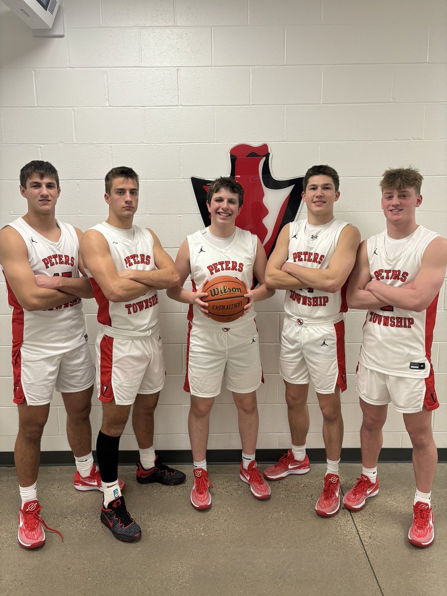 Feeling blessed to have the opportunity to coach these seniors. Thank you to the <a href="/PTHS_Hoops/">PT Hoop Group</a> for honoring them with such class tonight!

Congrats to our award winners:

<a href="/CamMills9/">Cam Mills</a> &amp; <a href="/MickeyVac/">Mickey Vaccarello</a> - Butt Kickers
<a href="/NateMiller_2/">Nate Miller</a> - Deflections
<a href="/Jaydengreco30/">Jayden greco</a> - Dime getter