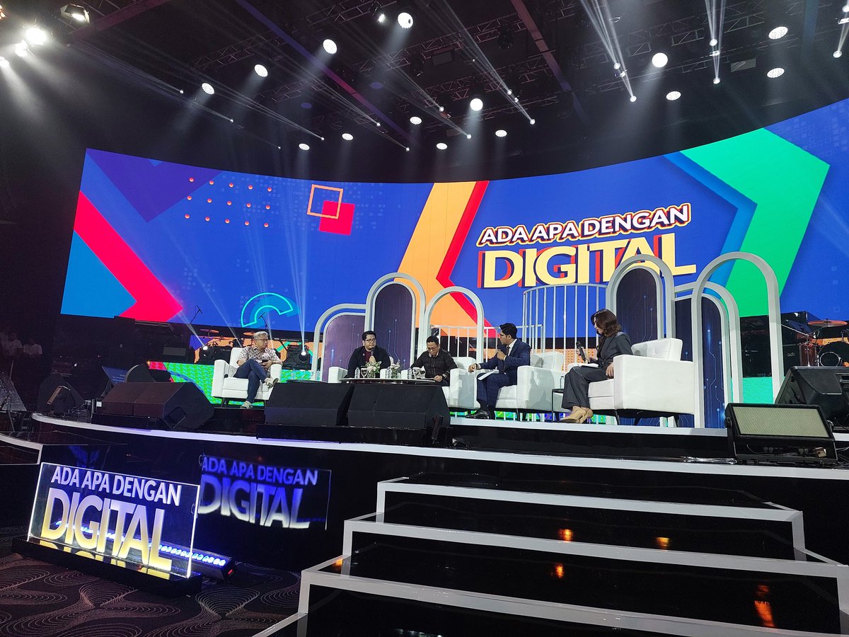 revozone's tweet photo. Diskusi pagi ini, Ada Apa Dengan Digital, kerjasama @CNNIndonesia @TRANSTV_CORP dan @digitalkominfo di Balai Sarbini pagi. Pembicaranya Puadi (Bawaslu RI), Faris Mufid (TikTok Indonesia) dan Donny Budi Utoyo (Siberkreasi). https://t.co/Hh3s5rvmTD