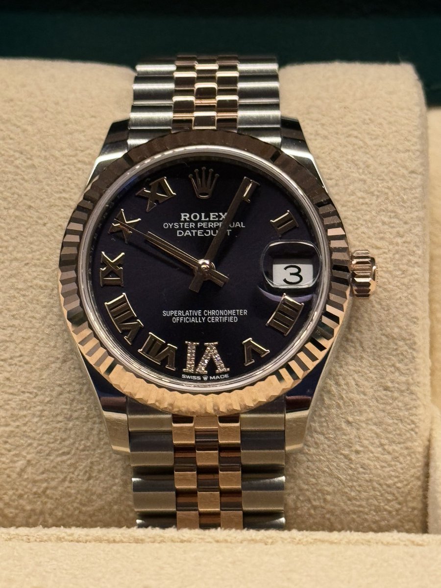 Rolex_marathon1's tweet photo. 【異常あり②】

アドバイスさせて貰ってる方の実績になります。
4回目のマラソンで購入。

■詳細
モデル：DJ31㎜エバーローズコンビ（フルジュビ、オーベルジーヌ文字盤）
性別：女性
来店回数：4回（同一店）
利益：329,300円（買取2,240,000円ー定価1,910,700円）

#買取 #ロレックス https://t.co/Qi2sEVfNzH
