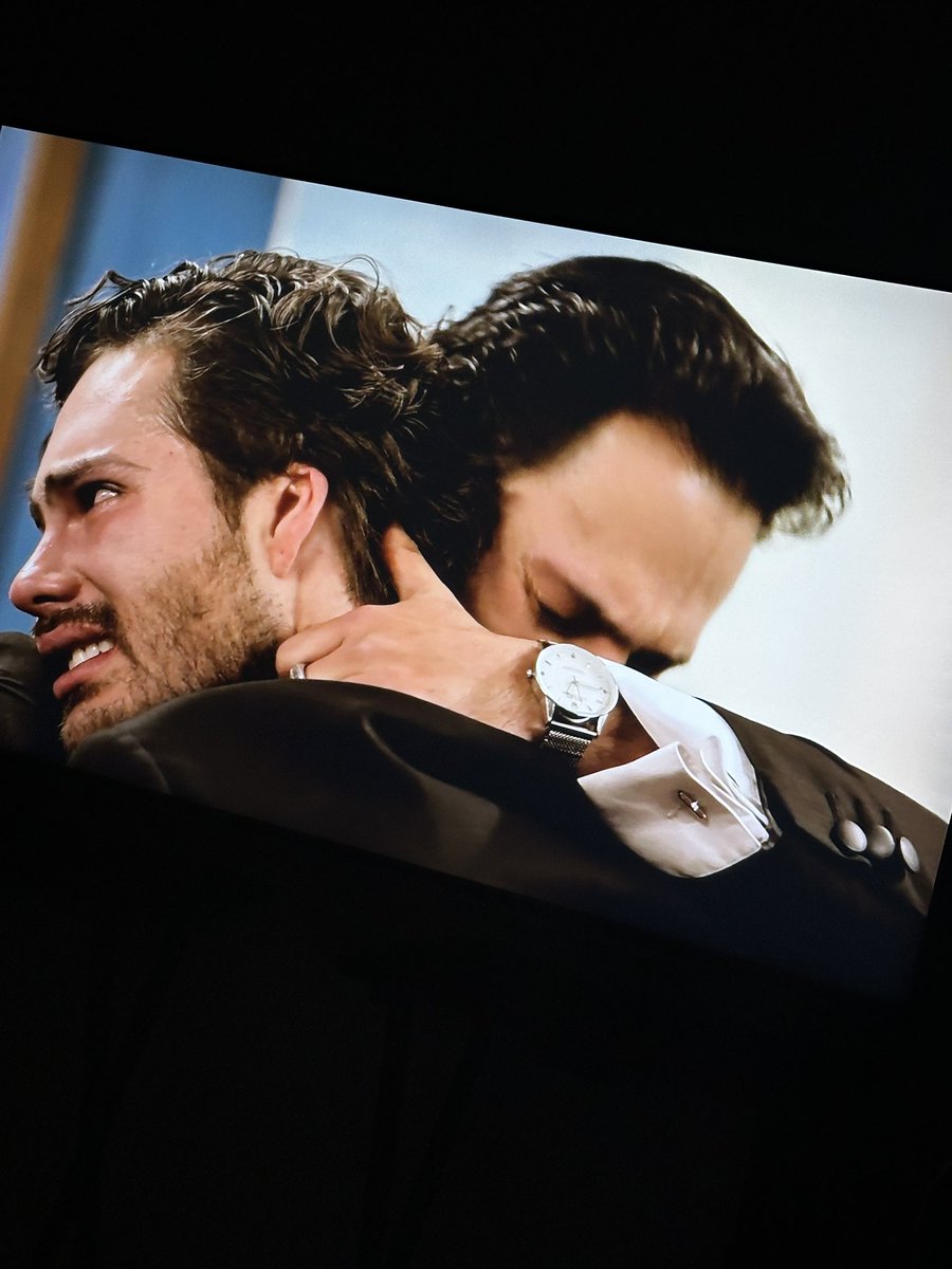 <a href="/Marc0le0n/">Marco León Pol</a> 😭😭😭😭 #VivirDeAmor