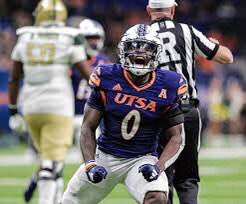 zell_capalot_'s tweet image. I am truly blessed to receive an offer from UTSA Football 💙🧡 #goroadrunners @UTSAFTBL @CoachJP3 @LCoachTurner @Coach_R_Cook @RecruitLouisian @samspiegs @247Hudson