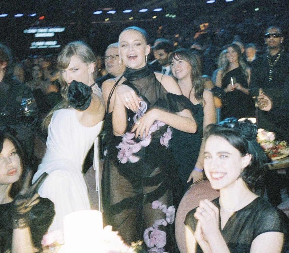 TheSwiftSociety's tweet photo. 📸| More of @TaylorSwift13 at the Grammys https://t.co/TLsa8n1uef