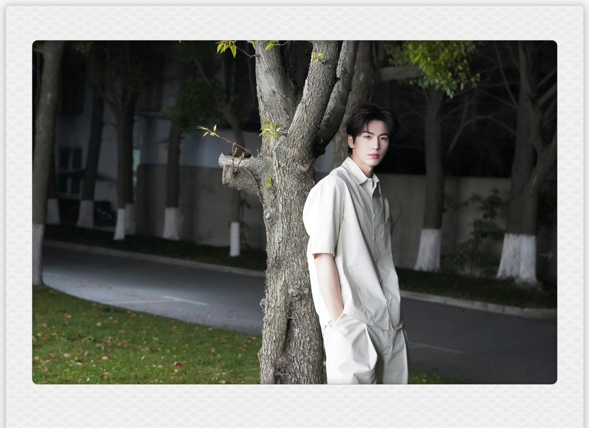 •020724• zlh studio weibo update 🪐 

studio shares new pics of #zhanglinghe as they countdown to the new year. it's D-3🎉

#张凌赫