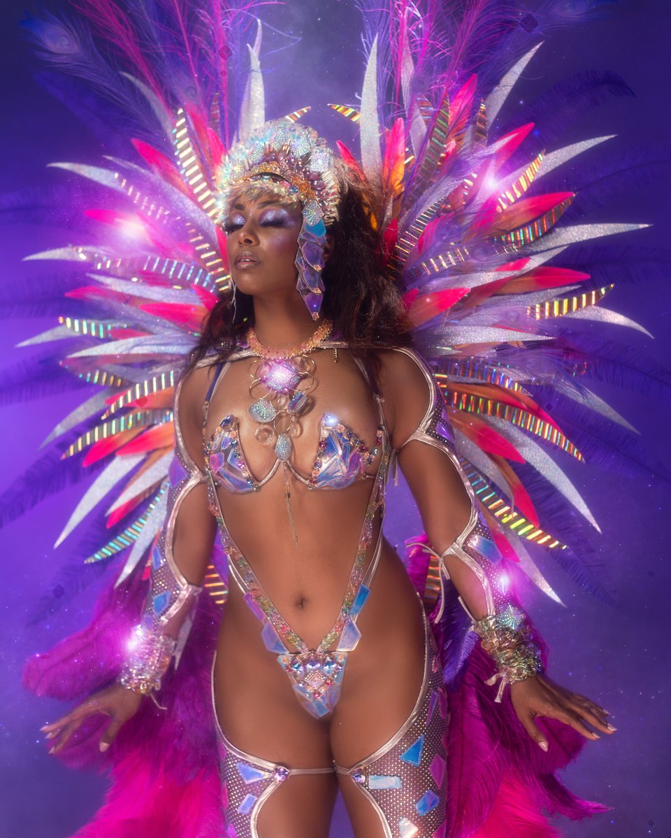 XuvoCarnival's tweet photo. @kwasimcdonald @ItsMaritsa @preciouz_stylez @raulsjoseph @Cltouch @clemence X U V O || A-Li !! 

💫  Angelic from Andromeda  💫

👽 A L I E N 👽

Designed by: @kravetheband

Model: @eneri.x 
Makeup @makeupwithalli 
Hair Stylist @preciouz_stylez 

📸 @wavemakerproductions 

Artwork : @raulsjoseph

‘ The Rumors are True’ https://t.co/6nafiaeHYL