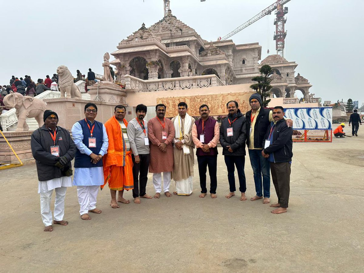 pawantripathi_'s tweet photo. मेरे प्रभु राम आए हैं ।

प्रभु श्रीरामचन्द्र जी की जन्मस्थली अयोध्या धाम में रामलला के दर्शन का सौभाग्य प्राप्त हुआ 🙏🙏 https://t.co/IabxyKd61A