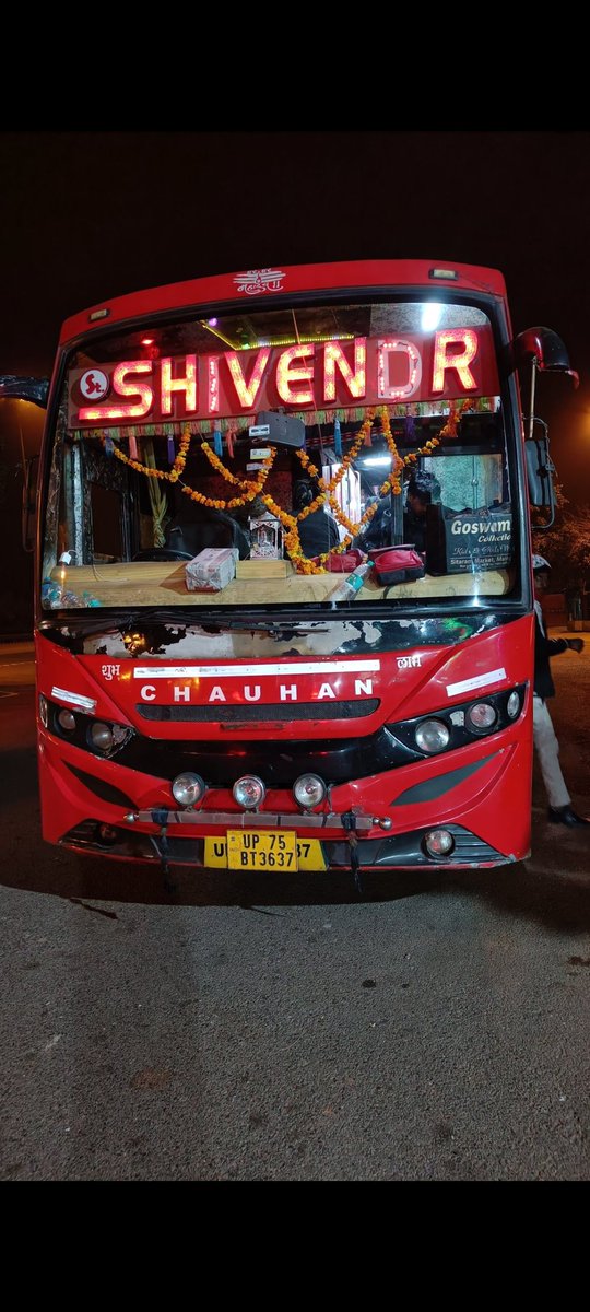 iKrishnatomar's tweet photo. @Uppolice @112UttarPradesh @noidapolice @sspnoida elderly men and women whom I can't show in videos. 7+2 forced to sit in a cabin. After taking money neither seat is given or a refund.This is absolutely inhuman. Please take action against these operators. It's regular practice https://t.co/yArQz7huUg