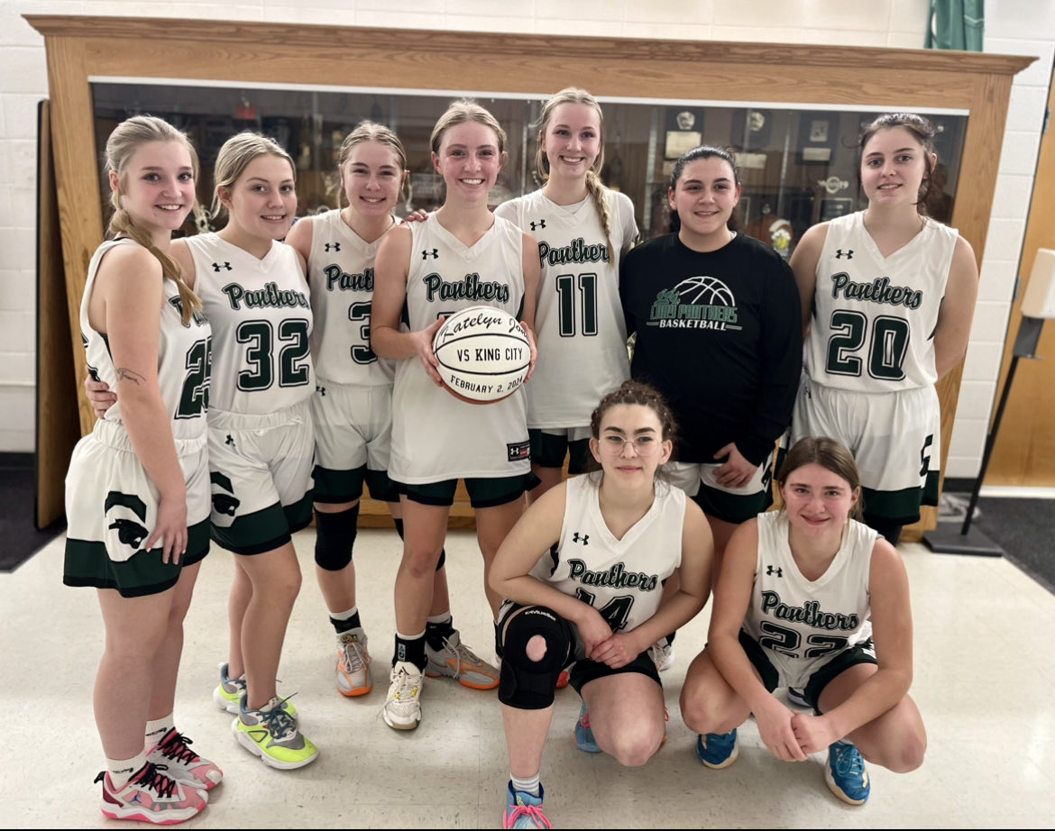 BrentJo96789496's tweet photo. Katelyn Jones of the Pattonsburg Panthers was recognized in tonight’s game for scoring her 1000th career point last Friday vs King City. https://t.co/avcsURzY2j