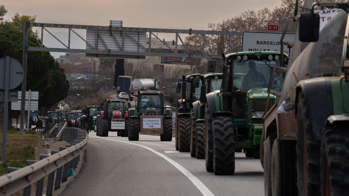 3CatInfo's tweet photo. Per on tenen previst entrar els pagesos a Barcelona? Tractors a la Meridiana i la Diagonal https://t.co/nJv4p30YlB https://t.co/WKsO9jKAqo