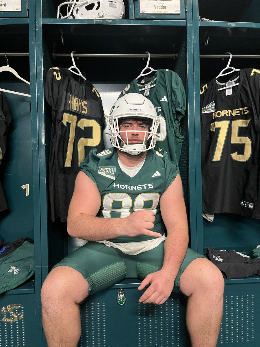 SpencerPatton53's tweet photo. After my Official Visit and a great talk with @CoachAThompson, I am blessed to announce that I am 100% committed to Sac State!! Thank you to the entire coaching staff! #AllGloryToGod #StingersUp 🐝⬆️⬆️ @SacHornetsFB @BobbyFresques @CoachKPaulson https://t.co/pjbqPlnuFX
