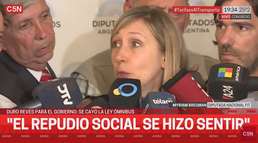 Fte_Izquierda's tweet photo. 🔴💬 @MyriamBregman en @C5N: "Quienes se creen superiores a los demás y creen que son parte del cielo, mientras el resto seríamos simples fuerzas terrenales, es dificil que entiendan. Pero los pueblos siempre hacen comprender a quienes creen que tienen alma de monarca" https://t.co/LR2UuvOCc9