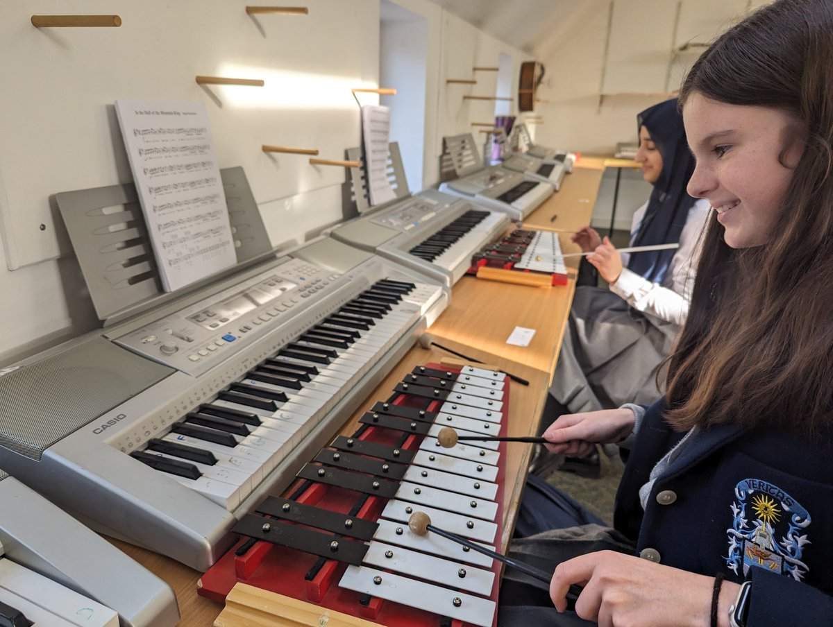 Hutchie_Music's tweet photo. A wonderful period of solo performance with 2.7 today on their 1st instrument choice! Excellent focus and concentration from everyone developing rhythm and coordination  technique. 🎹🥁🎸🎧 https://t.co/AjozzXsvqR