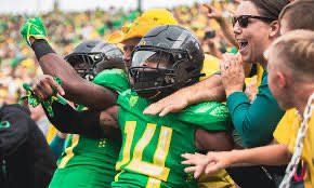 #AGTG Blessed to receive a(n) offer from the University Of Oregon 🟢⚪️ @CoachMikeLBs @mikekirschner1 @SWiltfong247 @ChadSimmons_ @TomLoy247 @RivalsPapiClint @RivalsFriedman @cdc372 @WARRENCENTRALFB @WarriorNation_1