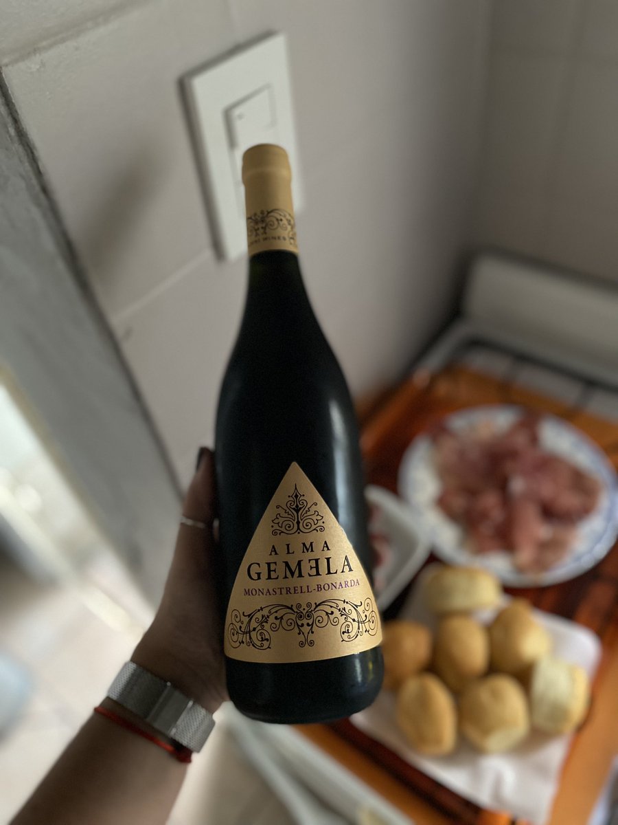 Divino 🫶🏼 fue adquirido después de escuchar el podcast de <a href="/VinotecaMRWines/">Musu</a>