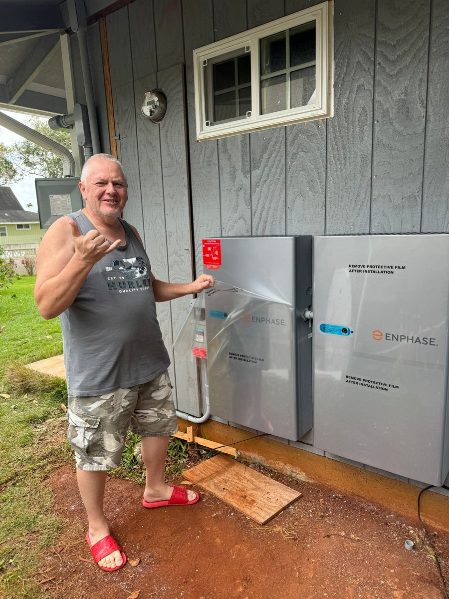 Another happy customer! Enphase 5P's and REC Solar Panels makes for an awesome installation! #IndependentEnergyHawaii @Enphase @solarsupplyHI @GoSolarHawaii #solarenergy #enphasebatteries #batterystorage #solarpower