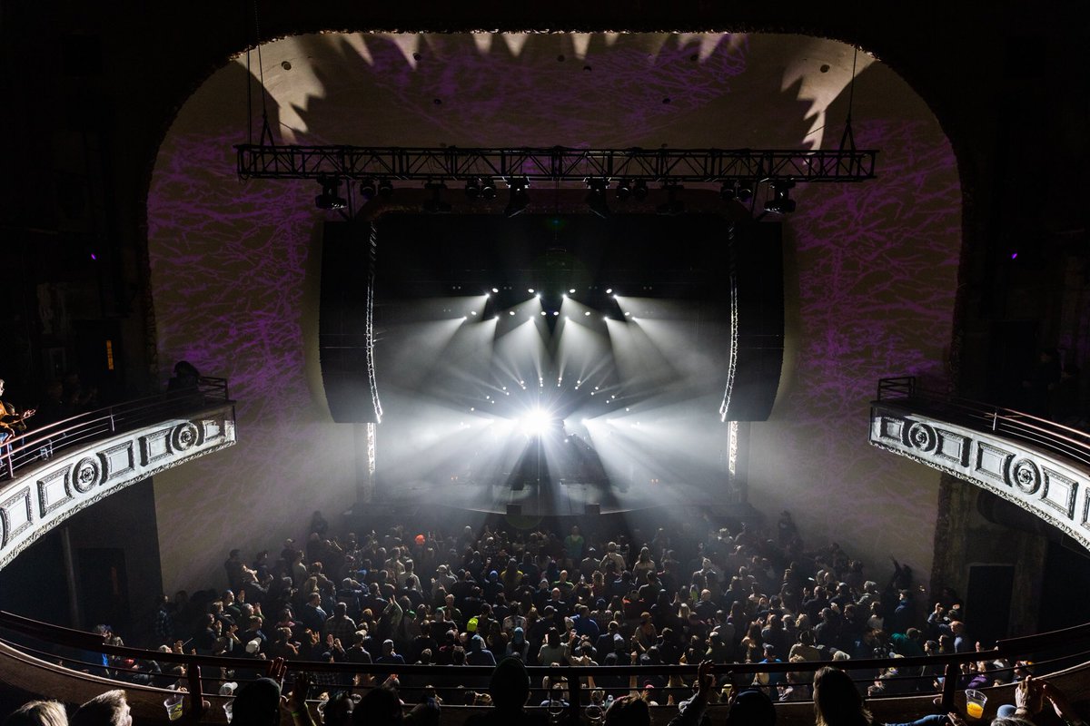 fantailmedia's tweet photo. .@PalaceStPaul just posted some of my images from @campgreensky show last year (because they’re back there on 3/1/24), so I thought folks might enjoy some of the others from their set. Really a fun show, and plenty of visual cues to go with all the musical moments. #lightingmagic https://t.co/QV38ap38ke