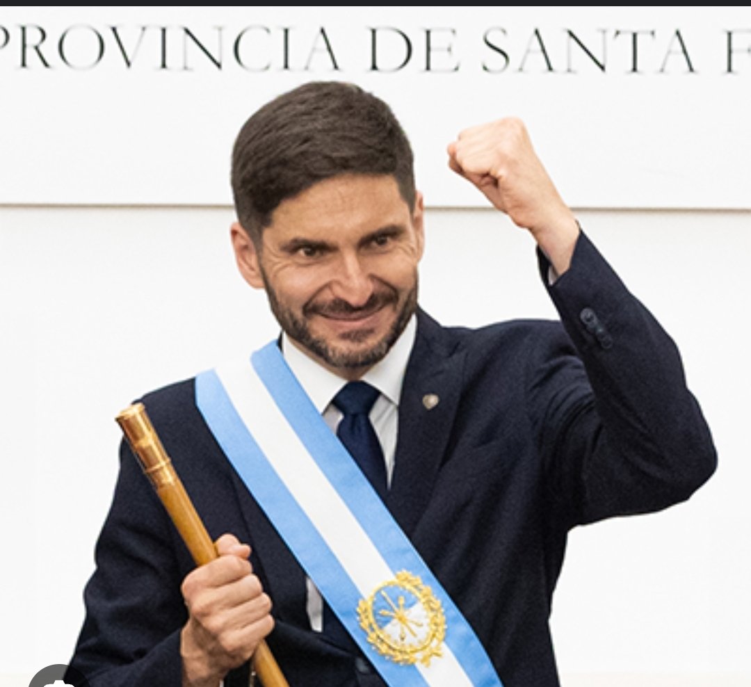 otagrosario's tweet photo. Gob.Pullaro ,UD llegó a la Gobernación de Santa Fé por el voto Libertario.
Y ahora NO apoya a Milei ??
( Camaleón detected ) https://t.co/eqFCha6Ze5