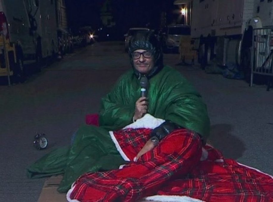 raga pare che clara si sia esibita una settimana fa ma che ore sono  #Sanremo24