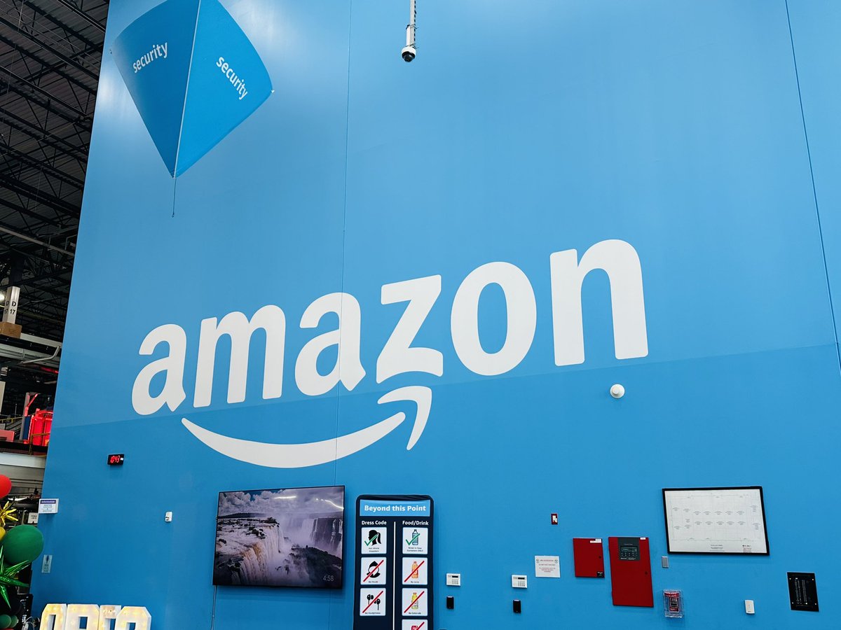 nstreet_teaches's tweet photo. Visiting the @amazon warehouses is definitely on my TOP 5️⃣ field trips of all time! This was an amazing experience 👏🏼🙌🏼 There are many pathways for our students; we look forward to the future possibilities! #isleCTE #amazonforthewin #isleLEARN  #isleGROW #isleAMAZON https://t.co/24SpMwRNxu