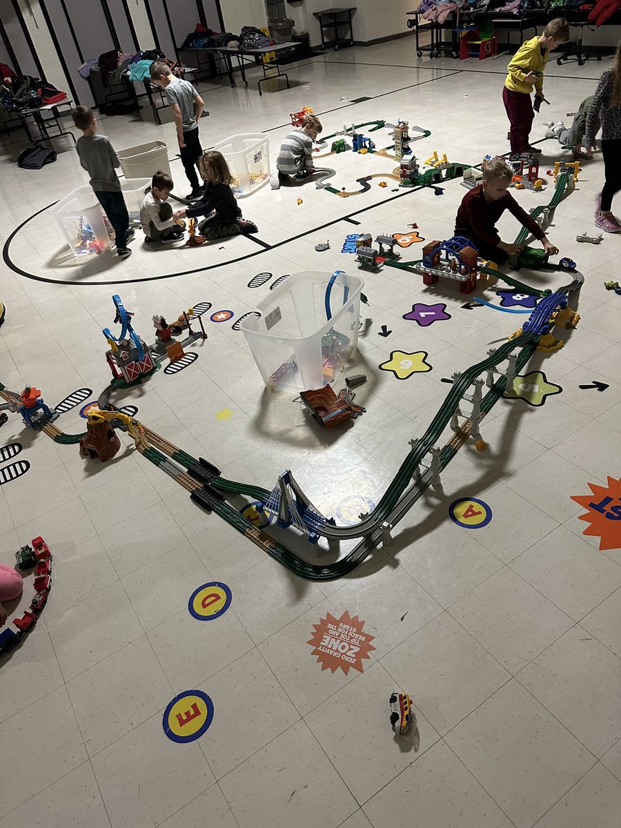 StarsOSD135's tweet photo. Check out these engineering skills by Prairie STARS as they build an epic train track! #osd135 #osdstars https://t.co/rht700ax7x