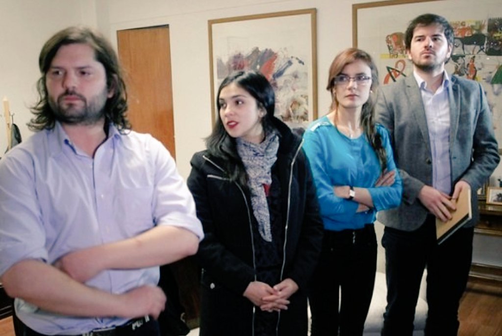 Tor25899035's tweet photo. 🇨🇱| Levanta la mano 🤚🏻 si crees que vivías mucho mejor en Chile antes de que estos pendejos comunistas infelices y sinverguenzas llegaran al poder? https://t.co/Z7ORiaKBbE