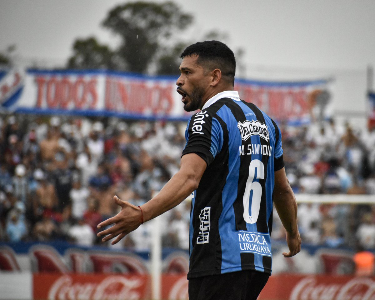 samudiomiguel10's tweet photo. Gran esfuerzo de todo el equipo para lograr vencer a un fuerte rival en casa, ante nuestra gente donde no podemos fallar💪🏻

Seguimos juntos y para adelante, con esfuerzo y dedicación. 

Vamo Liverpool!⚫🔵 https://t.co/IHcnKuv56q