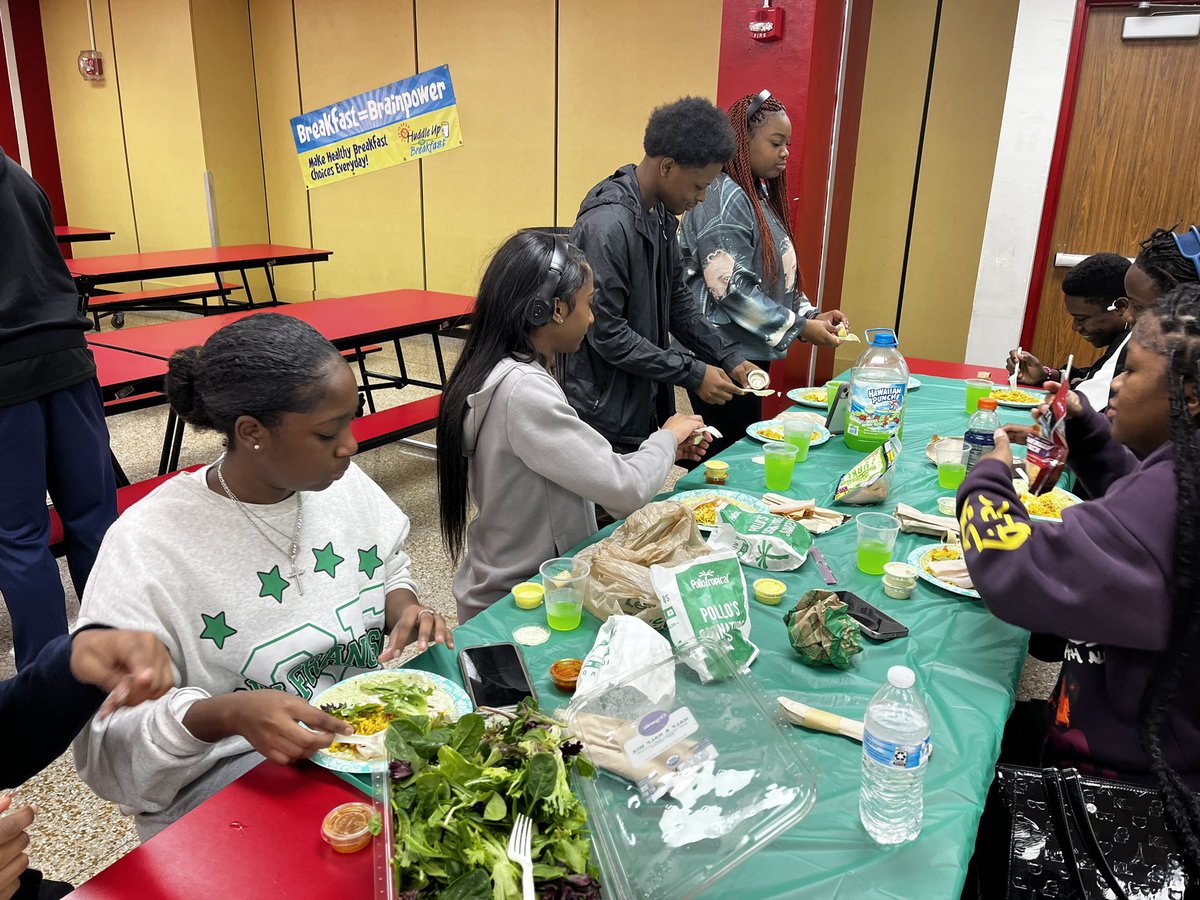 SouthridgeMiami's tweet image. It’s Day 2 of #StudentServicesWeek2024 @Southridge_SHS our students went #GreenWithMsJean enjoying the weather & showing some love to our campus while hanging out with Senior Counselor Ms Jean - check out tmmw for more activities & hang out with our Student Services Team