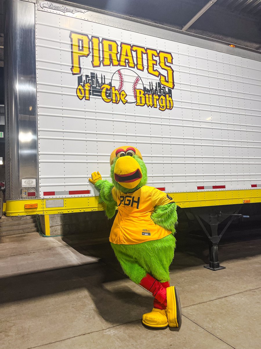 Pirate_Parrot tweet picture