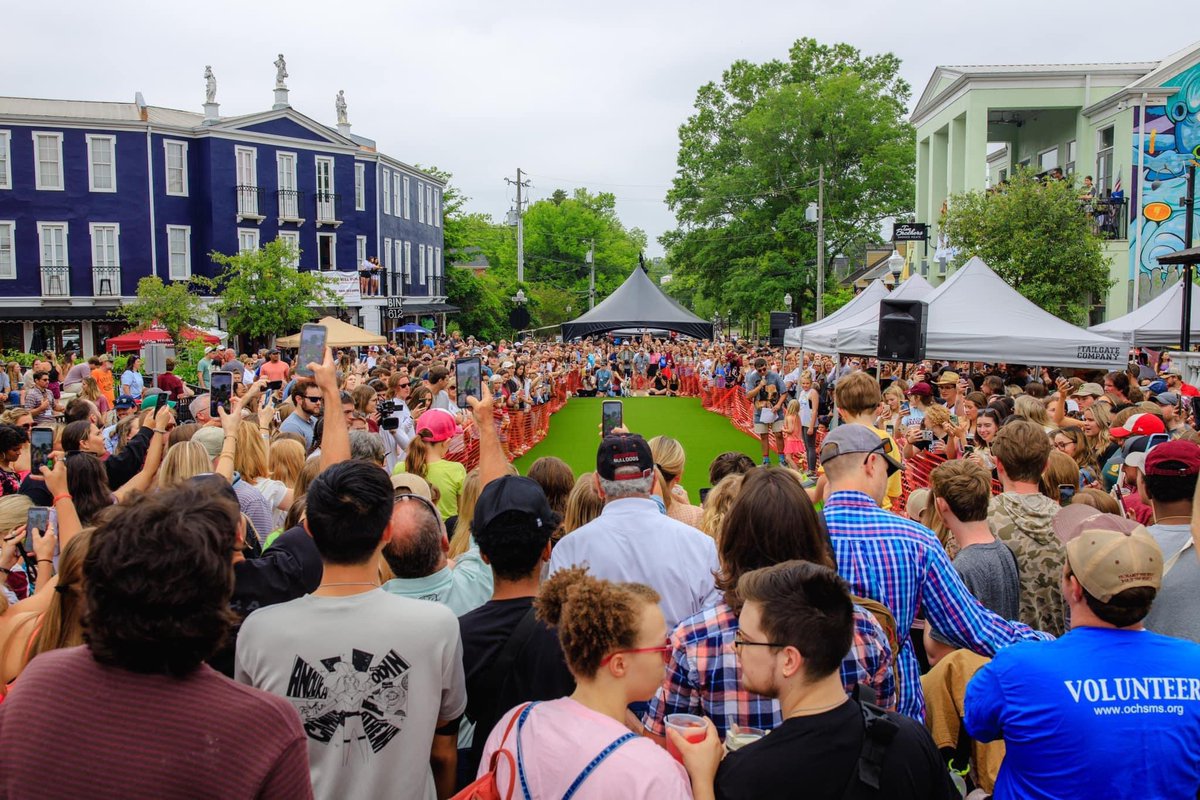 StarkvilleDerby's tweet photo. GIVEAWAY! We’ll be giving away two Wieners’ Circle VIP passes that include food, drinks (21+), and best view of the race, to a lucky person who RTs this tweet and you must be following us! Good luck! https://t.co/Tn66E7kFXh