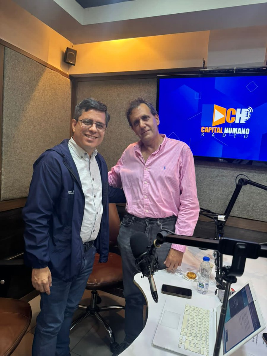 #6Feb | Estuvimos #AlAire en #CapitalHumanoRadio con <a href="/jemartinezd/">Jose E. Martinez</a>, quien es director y productor de cine venezolano y vocero de la película Dirección Opuesta película ganadora en varias categoría en el Premio Municipal de Cine de Chacao 2023 🎞️🇻🇪  #Chacao #Radio