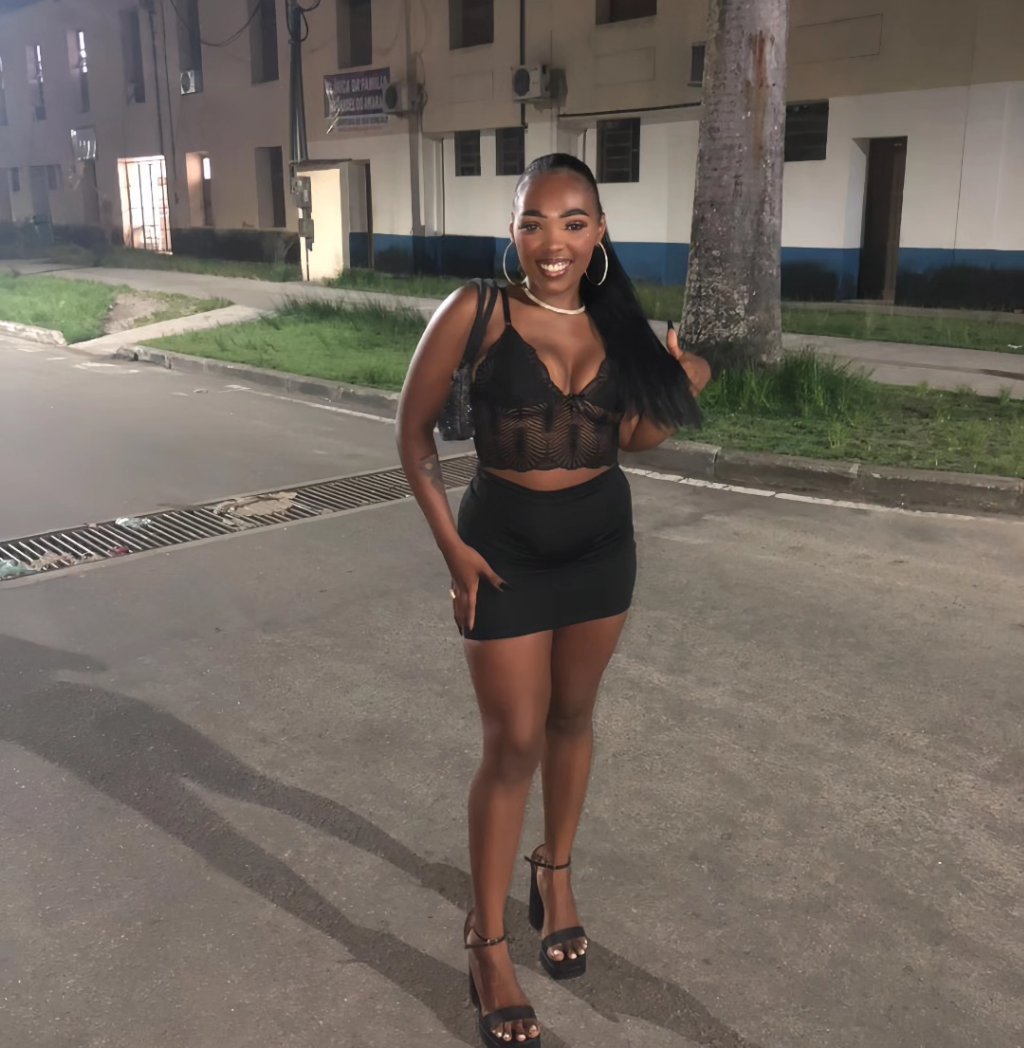 Tianaprincess23's tweet photo. Nem toda gata preta é sinônimo de azar https://t.co/VTfIKmCNAe