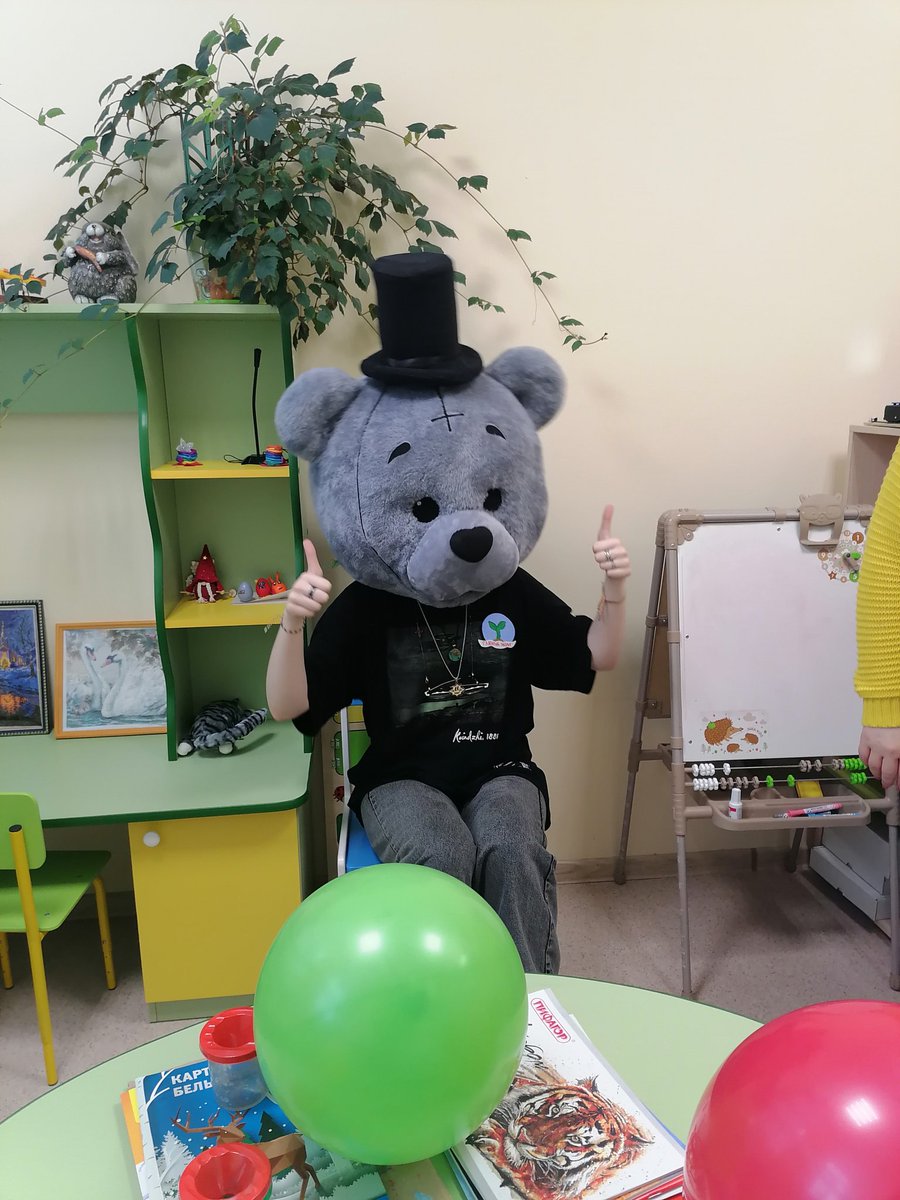moloko_h's tweet photo. из новостей: у 2ДО началась практика, уже два месяца катаемся по детским садам и црб, вот немного оттуда (пед это секта, присоединяйтесь, будем водить хороводы, разговаривать стихами и пищать с того, что ребёнок взял за ручку)
окей, я обожаю это место https://t.co/RUF4dZrEp7
