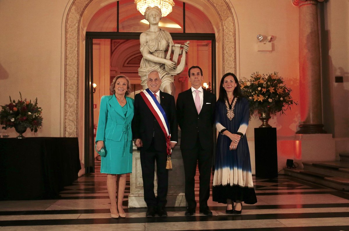 Mis condolencias a la familia. Nos deja un gran legado; ese amor por Chile por sobre todas las contingencias.